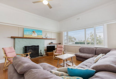 BEACHSIDE GETAWAY - DROMANA - Accommodation Redcliffe 1