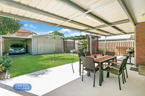 Beachside Holiday Home - Accommodation Redcliffe 1