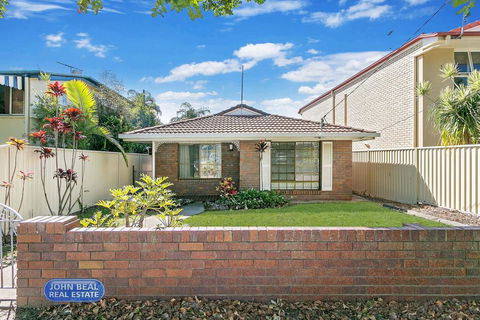 Beachside Holiday Home - Accommodation Redcliffe 0