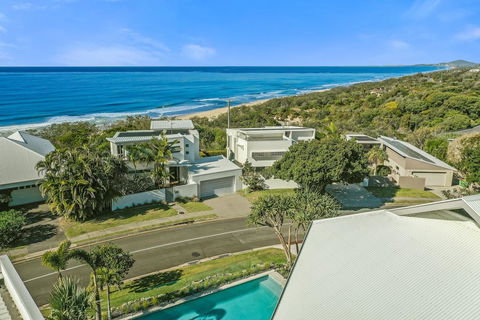 Beachside Luxury, Sunrise Beach - Accommodation Redcliffe 2