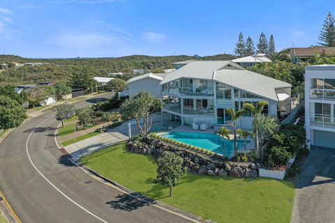 Beachside Luxury, Sunrise Beach - Accommodation Redcliffe 0