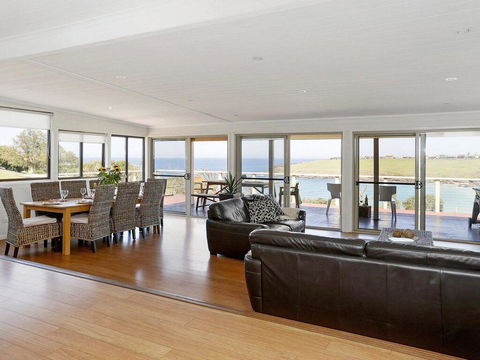 Beachview - Walking Track Straight Down To The Beach - Accommodation Redcliffe 1