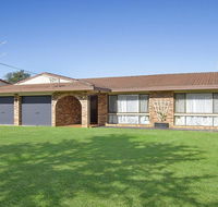 Beachway - beach access at end of street - Accommodation Redcliffe