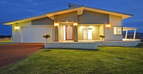 Beaufortia Views - Accommodation Redcliffe 0