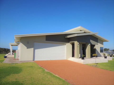 Beaufortia Views - Accommodation Redcliffe 1