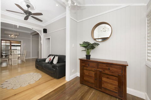 Beautiful Queenslander - Accommodation Redcliffe 3