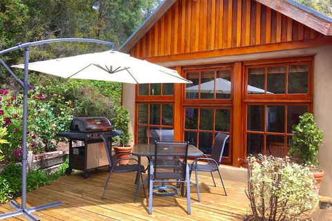 BEAUTIFUL RETREAT - 20 Mins To CBD And Only 10 Mins To MONA! - Accommodation Redcliffe 1
