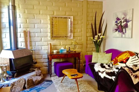 BEAUTIFUL RETREAT - 20 Mins To CBD And Only 10 Mins To MONA! - Accommodation Redcliffe 2