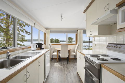 Beauty Point - Hosted By: L'Abode Accommodation - Accommodation Redcliffe 3