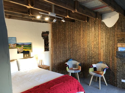 Bed In A Shed Too - Accommodation Redcliffe 1