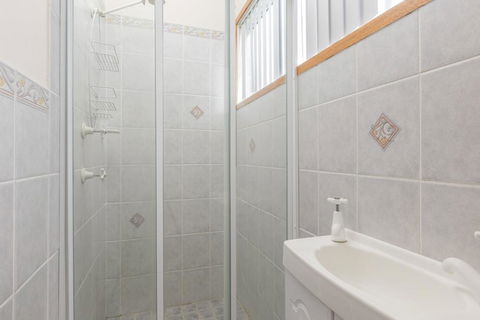 Belbowrie Beach House - Accommodation Redcliffe 2