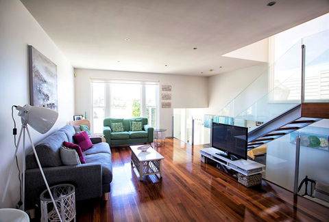 BELLA CASA - Accommodation Redcliffe 3