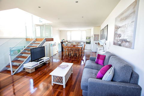 BELLA CASA - Accommodation Redcliffe 1