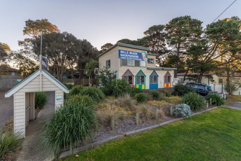 Bells Beach Backpackers - Accommodation Redcliffe 1