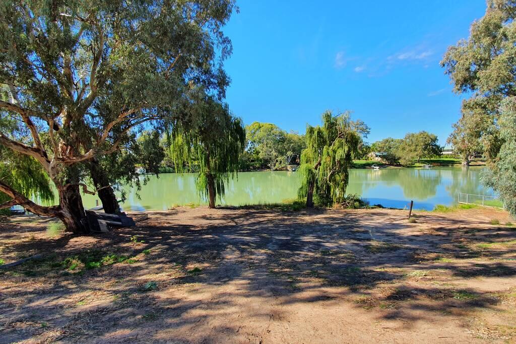 Mungo National Park NSW Accommodation Redcliffe