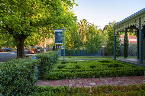 Belmont At Beechworth 2 Bedrooms, 2 Bathrooms, 2 Couples - Accommodation Redcliffe 2