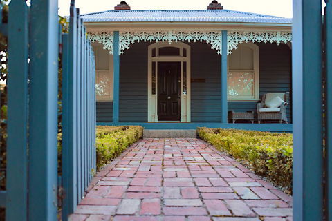 Belmont At Beechworth 2 Bedrooms, 2 Bathrooms, 2 Couples - Accommodation Redcliffe 1