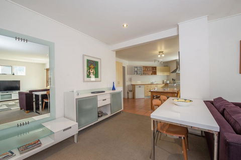 Beloka Close - Modern, Spacious, And Pet Friendly Accommodation - Accommodation Redcliffe 1
