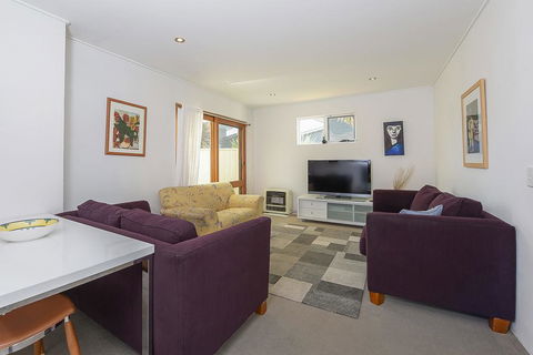 Beloka Close - Modern, Spacious, And Pet Friendly Accommodation - Accommodation Redcliffe 2