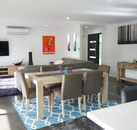 Ben's Place - modern  convenient - Accommodation Redcliffe