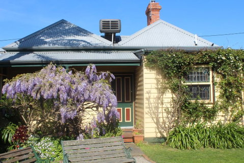 Benambra Bed & Breakfast - Accommodation Redcliffe 3