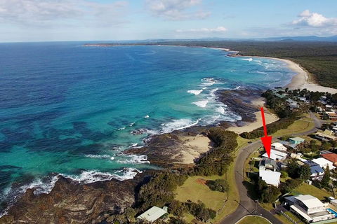 Berrara Cove Beach House - Accommodation Redcliffe 0