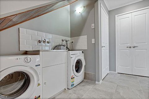 Beulah House Luxurious Accommodation - Accommodation Redcliffe 3