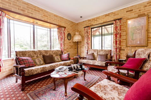 Big Grove Bed & Breakfast - Accommodation Redcliffe 3