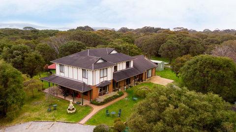 Big Grove Bed & Breakfast - Accommodation Redcliffe 0