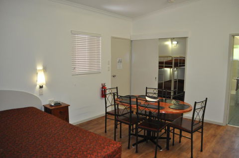 BIG4 MacDonnell Range Holiday Park - Accommodation Redcliffe 2