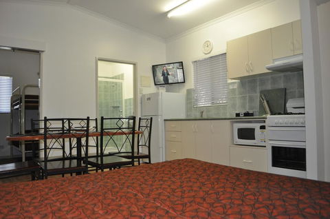 BIG4 MacDonnell Range Holiday Park - Accommodation Redcliffe 1