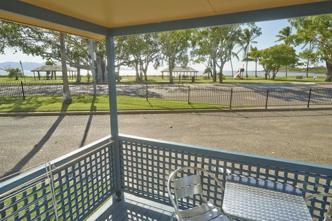 BIG4 Rowes Bay Beachfront Holiday Park - Accommodation Redcliffe 2