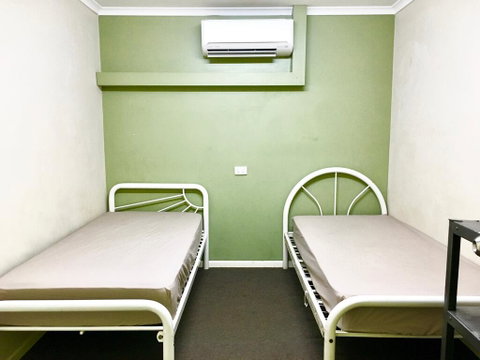 Bigfoot Backpackers - Accommodation Redcliffe 2