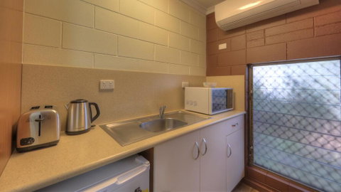 Billabong Lodge Motel - Accommodation Redcliffe 2