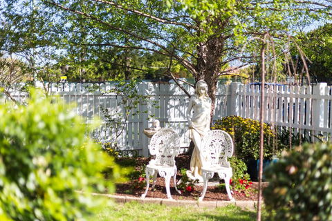 BIRCHES B&B - Accommodation Redcliffe 2
