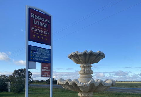 Bishop's Lodge Motor Inn - Accommodation Redcliffe 2
