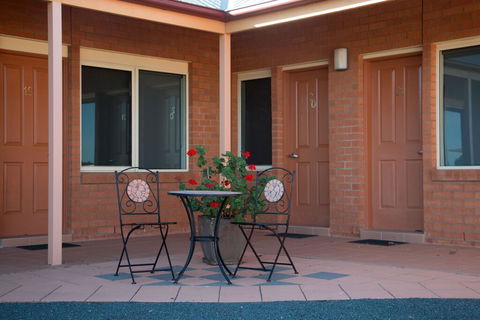 Bishop's Lodge Motor Inn - Accommodation Redcliffe 1