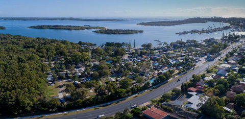 Blue Dolphin Holiday Resort - Accommodation Redcliffe 0