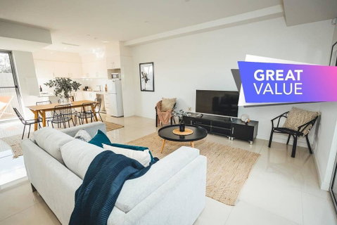 Blue Gum On First Ave - CBD Fringe, WiFi, Netflix - Accommodation Redcliffe 0