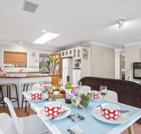 Blue Haze - air conditioned comfort - Accommodation Redcliffe