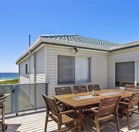 Blue Horizon - beachfront with fireplace - Accommodation Redcliffe