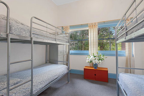 Blue Parrot Youth Hostel - Accommodation Redcliffe 2
