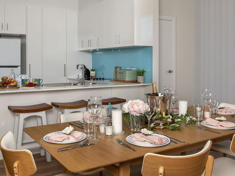 Blue Pelican - Pacific Views, Walk To Beach - Accommodation Redcliffe 3