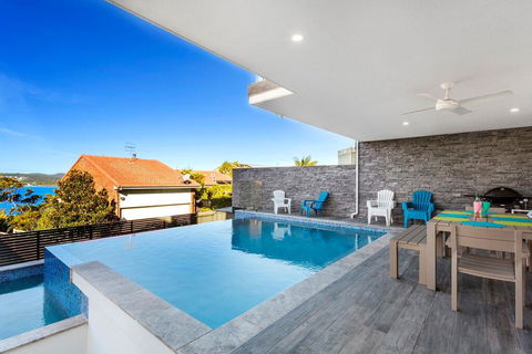 Blue Water Splendour - Infinity Pool And Amazing Views!! - Accommodation Redcliffe 1