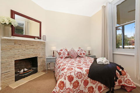 Blue Wren Cottage - Accommodation Redcliffe 0