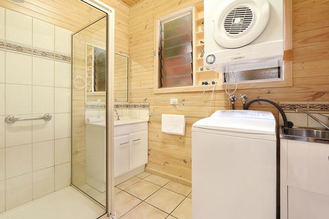 Blue Wren Cottage - Accommodation Redcliffe 1