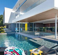 Bluey's Beach House - 5 Bedroom - Accommodation Redcliffe