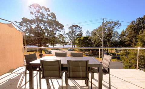 Boardwalk Apartment 6 - Accommodation Redcliffe 2