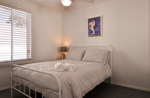 Boardwalk Apartment 6 - Accommodation Redcliffe 1