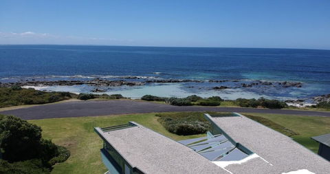 Boathouse - Nearly In The Water And Wonderful Views - Accommodation Redcliffe 0